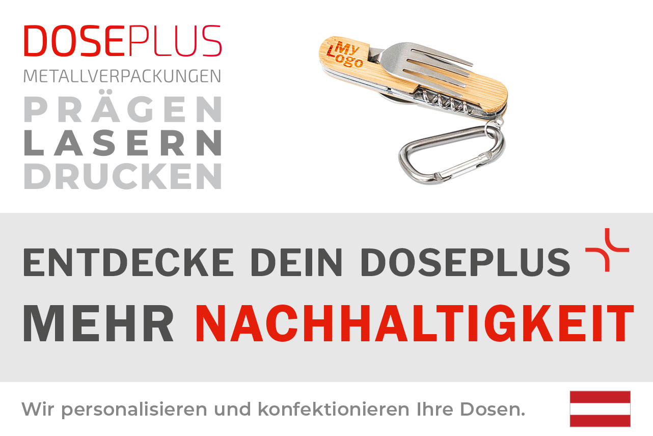 Edelstahl-Trinkflasche TFL 030 mit Buchenholzdeckel auf weißem Hintergrund; daneben Hinweisgrafik zur Gravur und Druckmöglichkeiten von Doseplus; Bannertext: „Entdecke dein Doseplus – mehr Veredelung“.