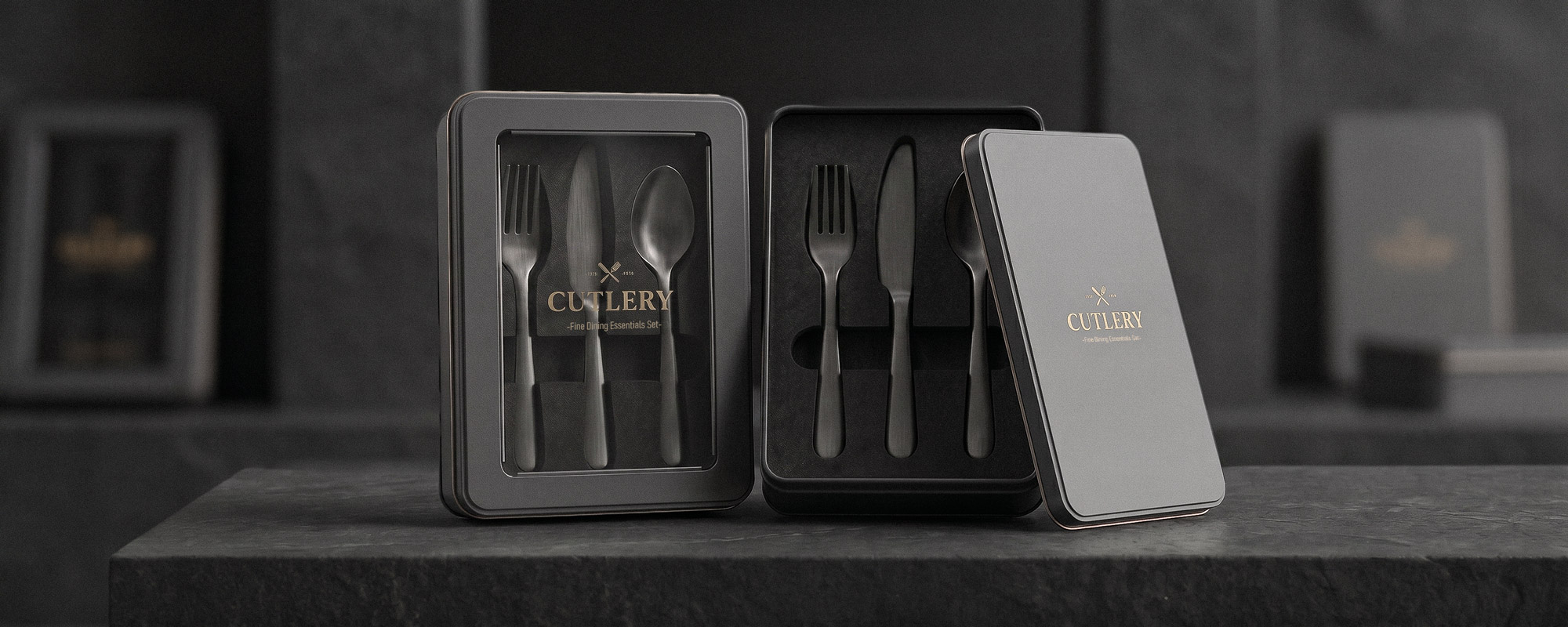 Zwei Bestecksets in eleganten schwarzen Metalldosen mit passgenauen Einlagen; hochwertige Präsentation im Premium-Design.