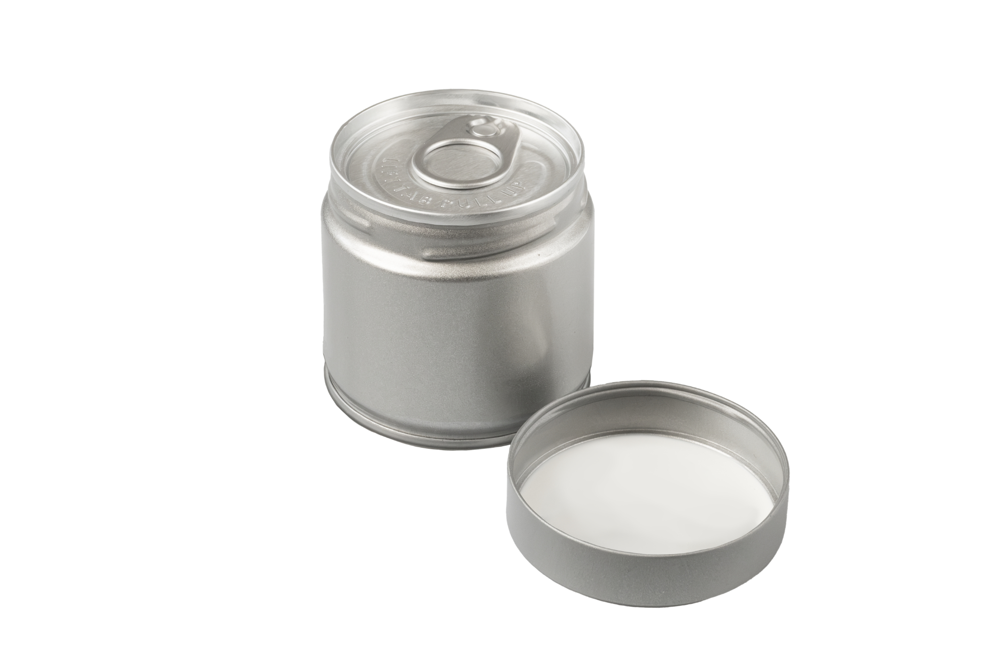 Geöffnete Matcha Dosen aus Metall für Matcha Pulver
